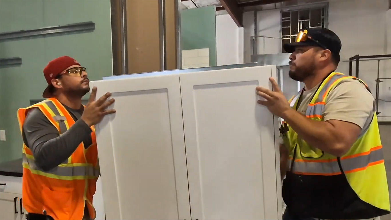SMART BUILD SPOTLIGHT-Capsule-team-1