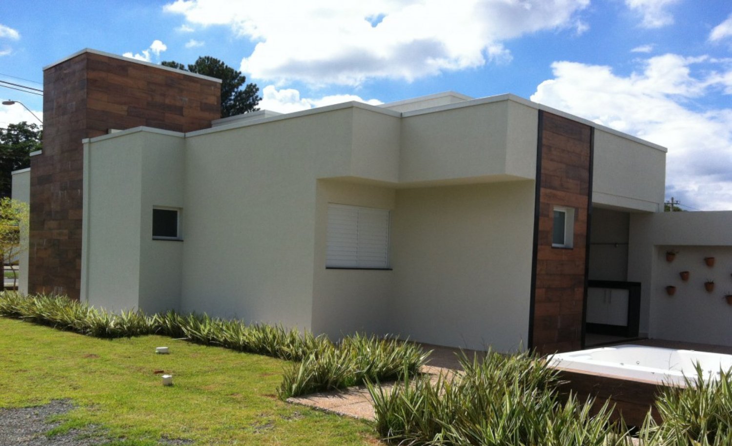 Completed residential home from SadTech, Brazil light steel framing build.