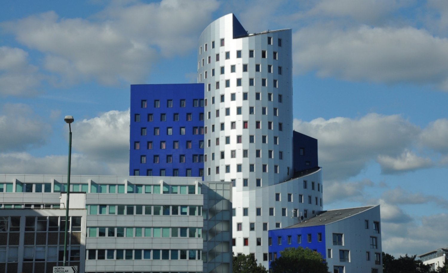 Mid-to-high rise light steel framing residential apartments in London